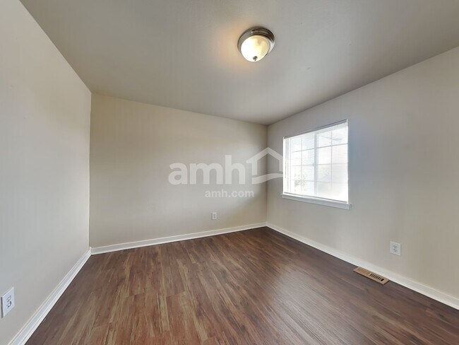 Building Photo - 1327 Whitehouse Ave