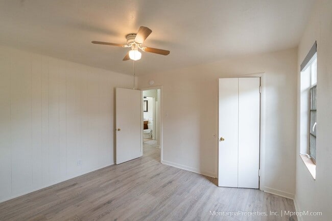 Building Photo - 16375 W La Chiquita Ave