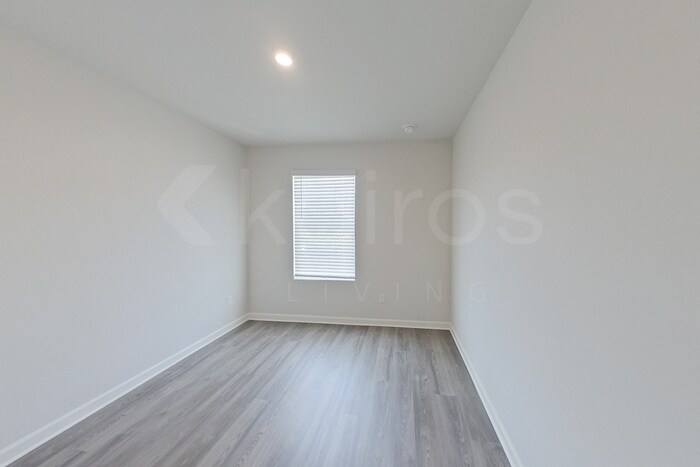 Building Photo - 380 Ironwood Ct