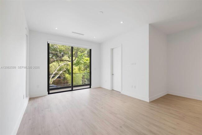 Building Photo - 2992 Coconut Ave