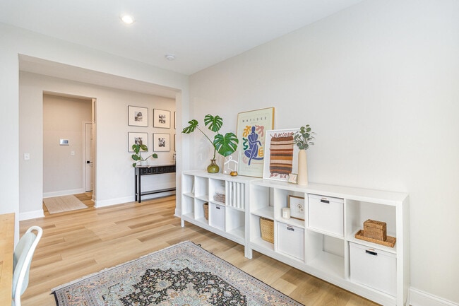 Building Photo - 15005 Prat Ct