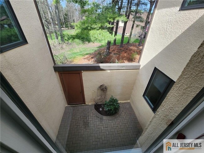 Building Photo - 254 Sayre Dr