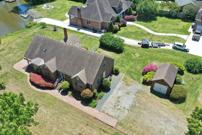 Building Photo - Waterfront Home on 1 Acre Treed Lot, 4/2 +...