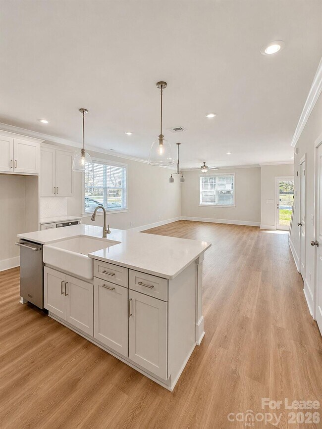 Building Photo - 4630 Dogwood Pl