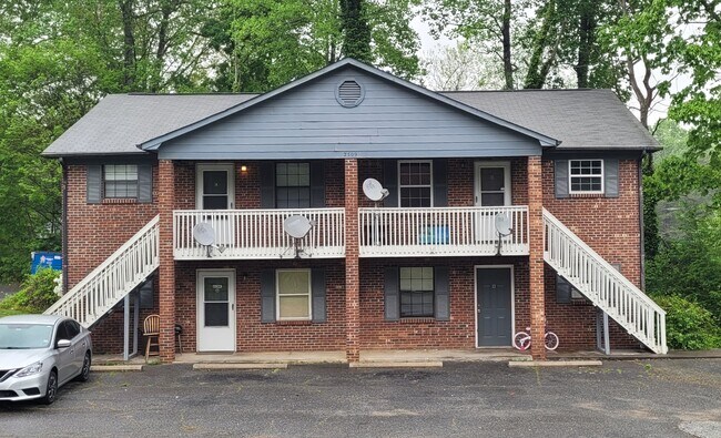 Building Photo - 2509 Green Oaks Ct SE