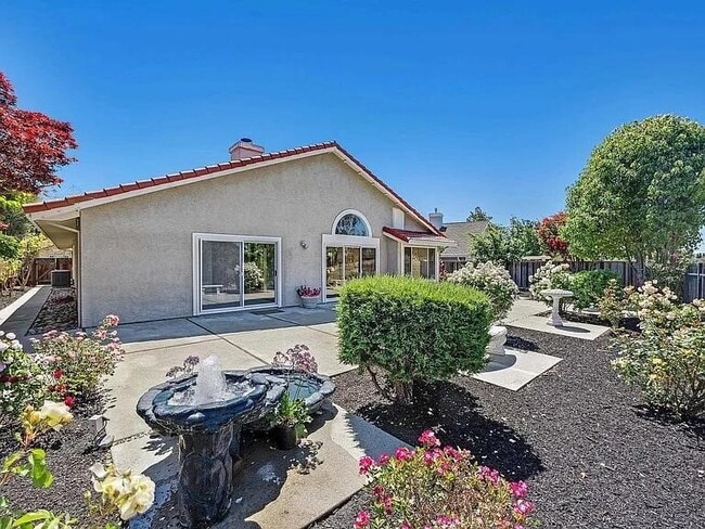 Building Photo - 4260 Canyon Crest Rd W