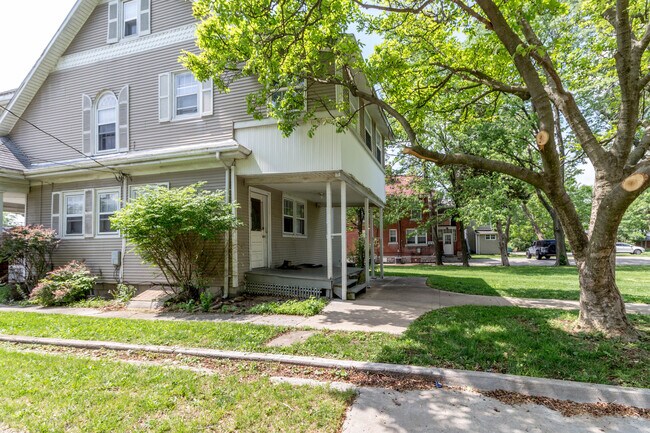 Building Photo - 1321 Paris Rd