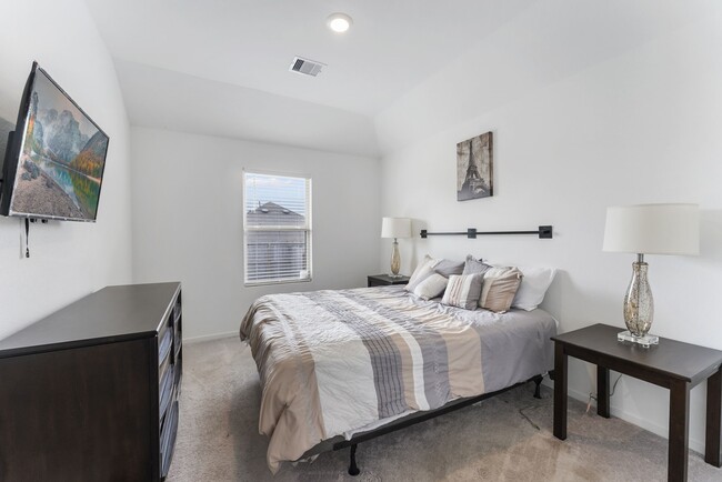 Building Photo - 3126 Stonebriar Dr