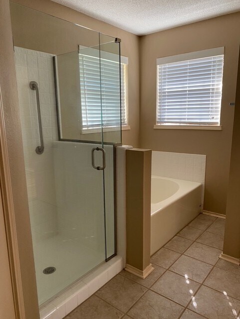 Building Photo - 5105 Woodgate Dr