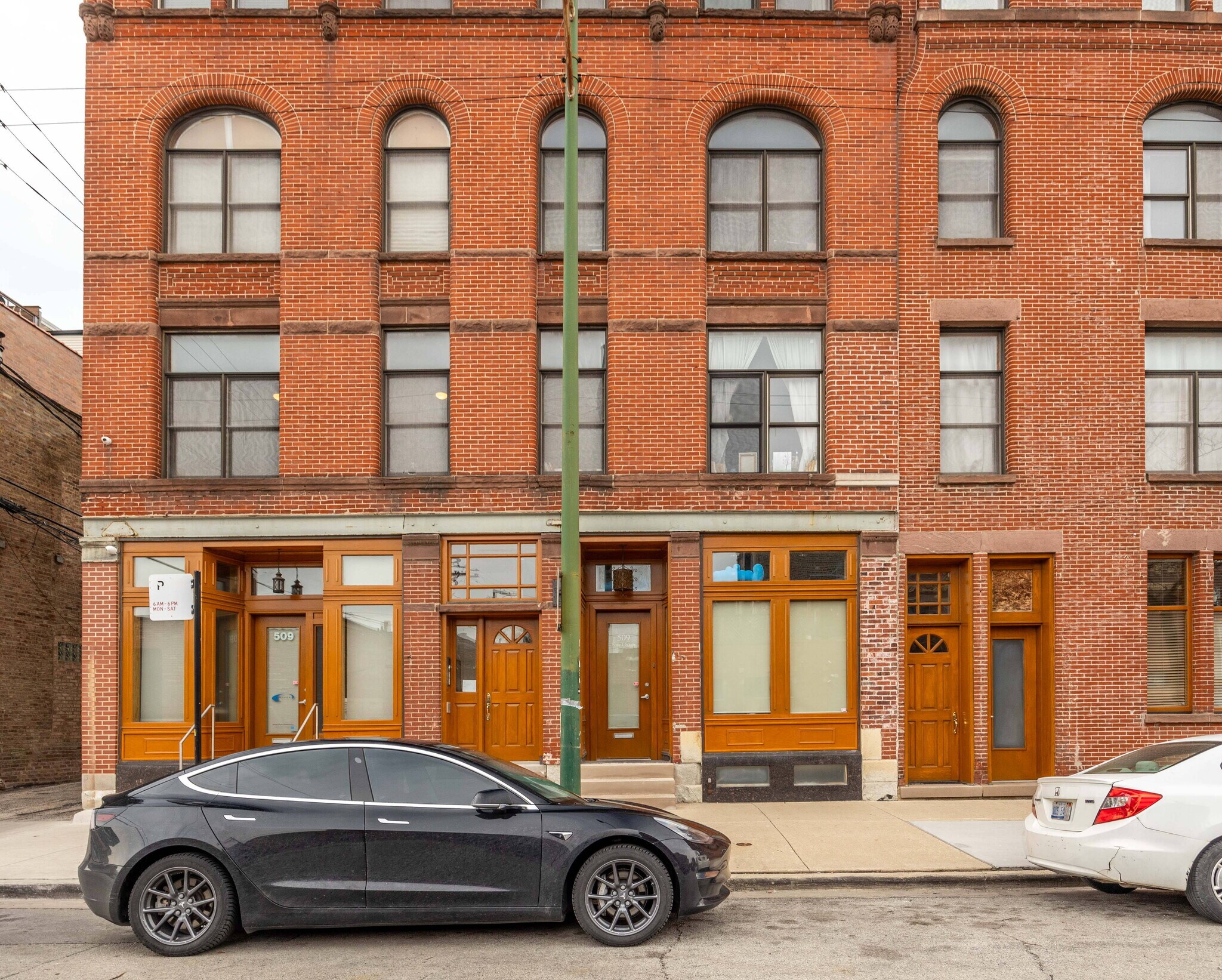 Building Photo - 509 N Racine Ave