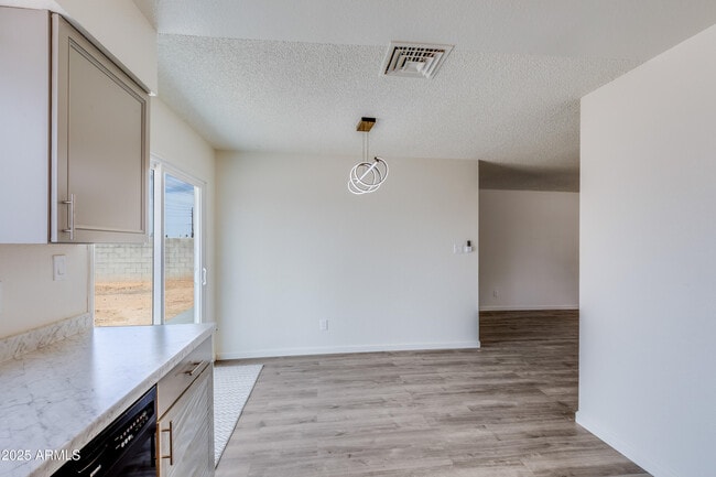 Building Photo - 2018 W Western Dr