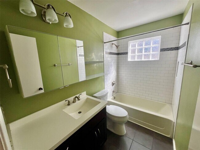 Building Photo - 6005 Avery Island Ave