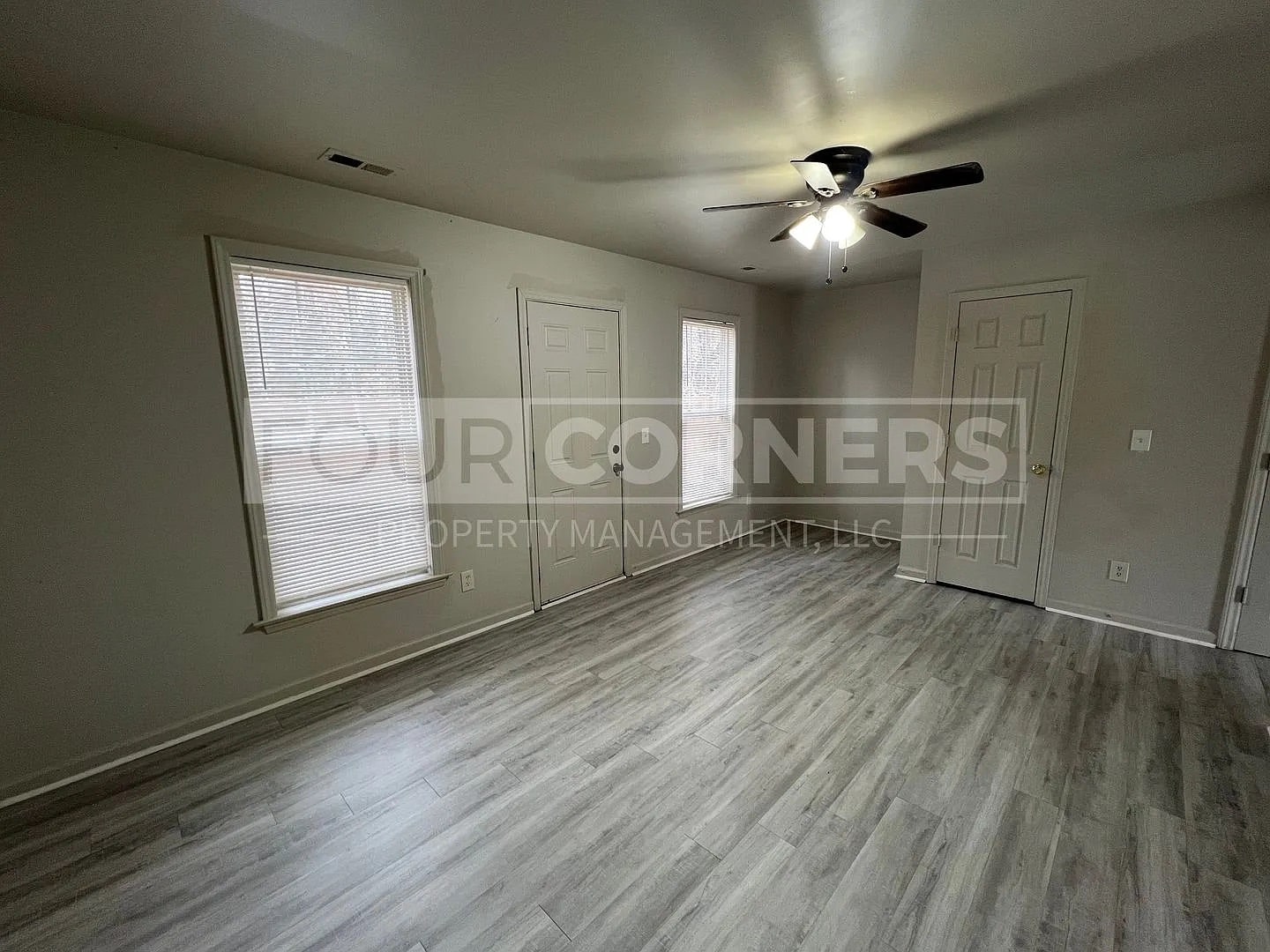 Building Photo - Room in Apartment on Beck St