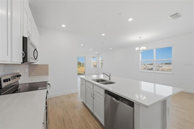 Building Photo - 2100 Maverick Ct