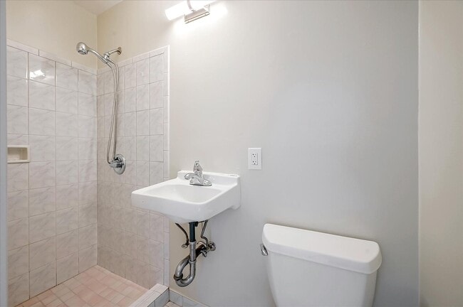 Building Photo - Light Filled Newly Remodeled Home w/ Fanta...