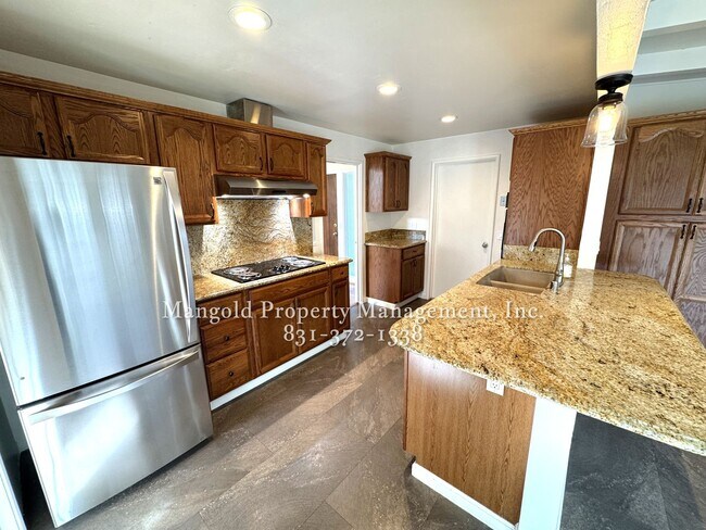 Building Photo - Beautiful 3-Bed, 2 Bath Mission Fields Home in Carmel-by-the-Sea with Modern Kitchen and Hardwood...