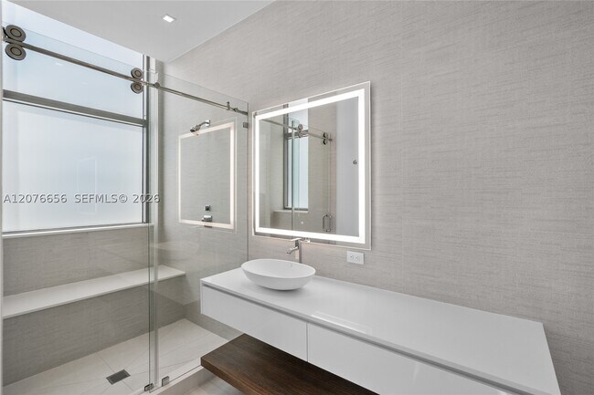 Building Photo - 5875 Collins Ave