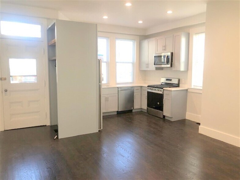 Building Photo - 75 Kinnaird St