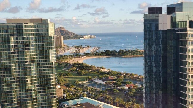 Building Photo - 1000 Auahi St #3913