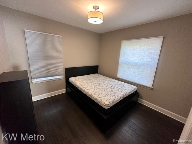 Building Photo - 21503 Collingham Ave