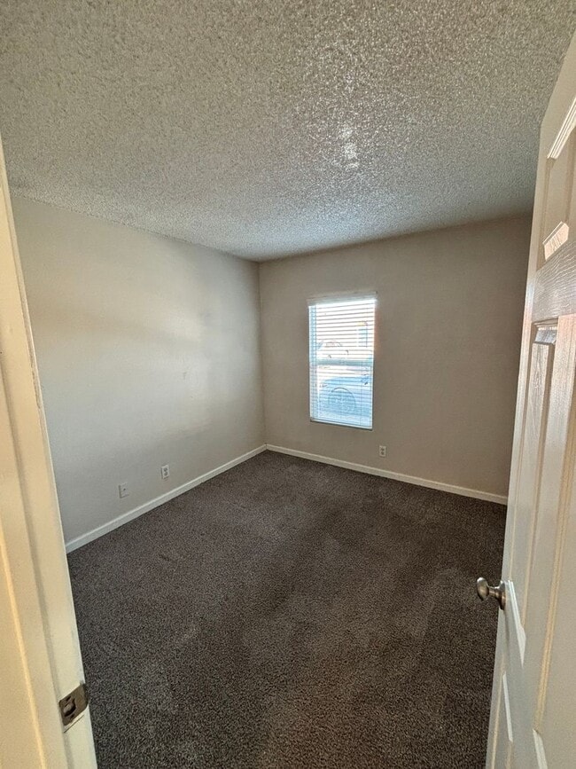 Building Photo - 3028 N Edith Blvd