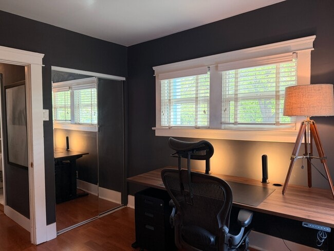 Building Photo - 957 N Avenue 49