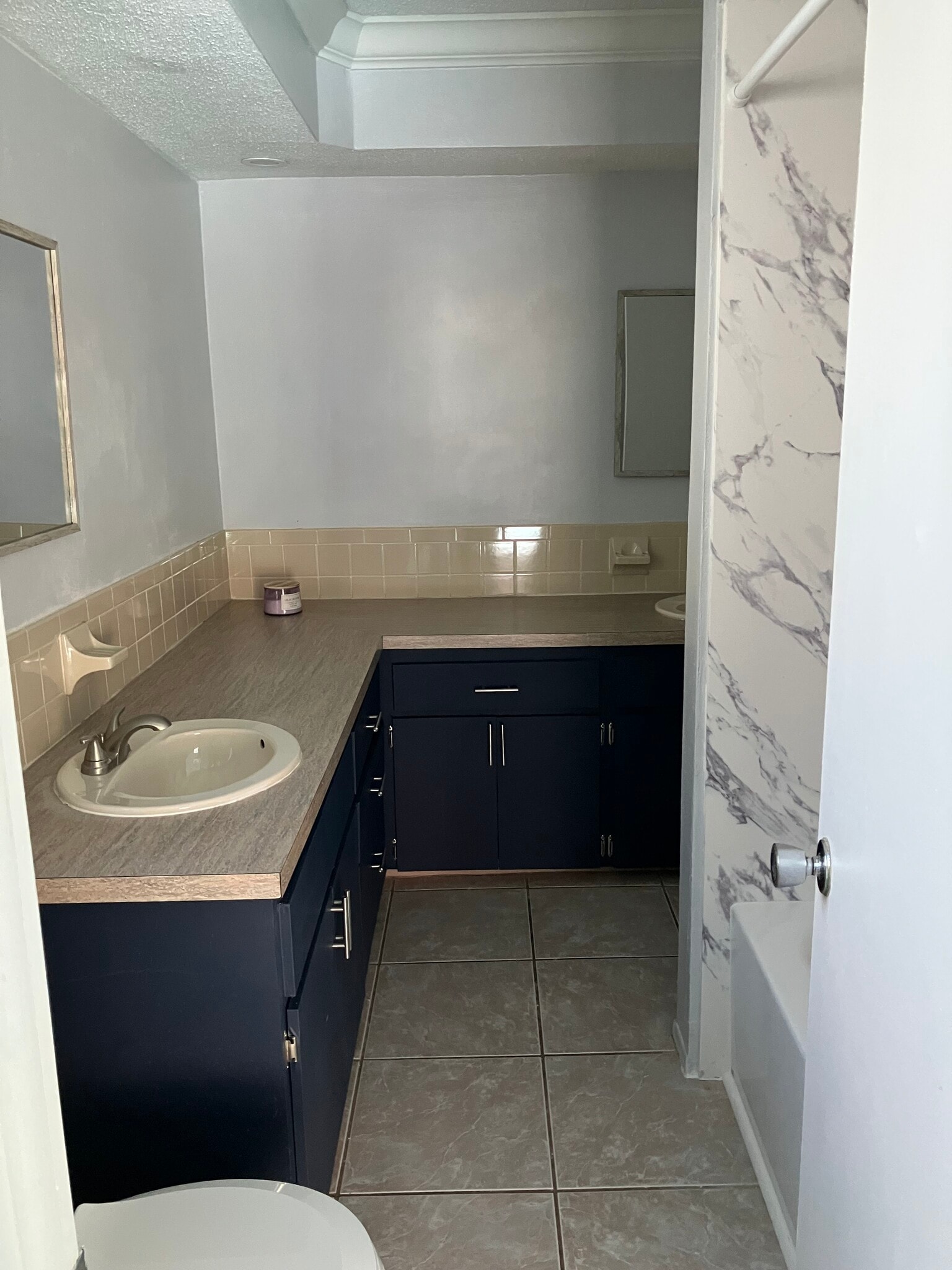 M bathroom - 9837 Marlinton Ln