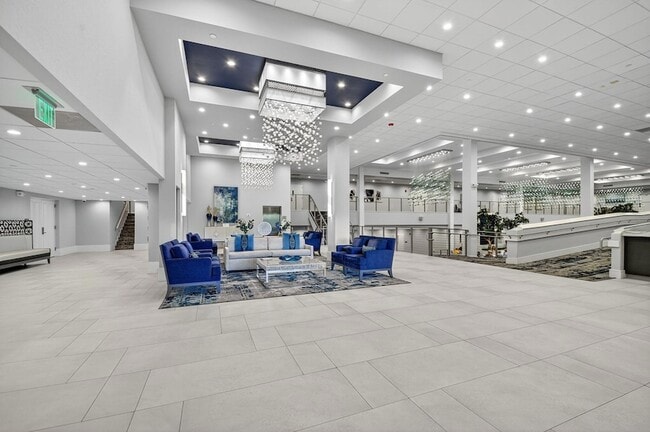 Building Photo - 7076 Huntington Ln