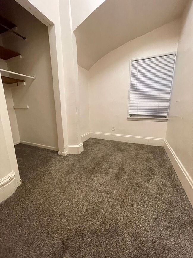 Building Photo - 410 N 52nd Ave W