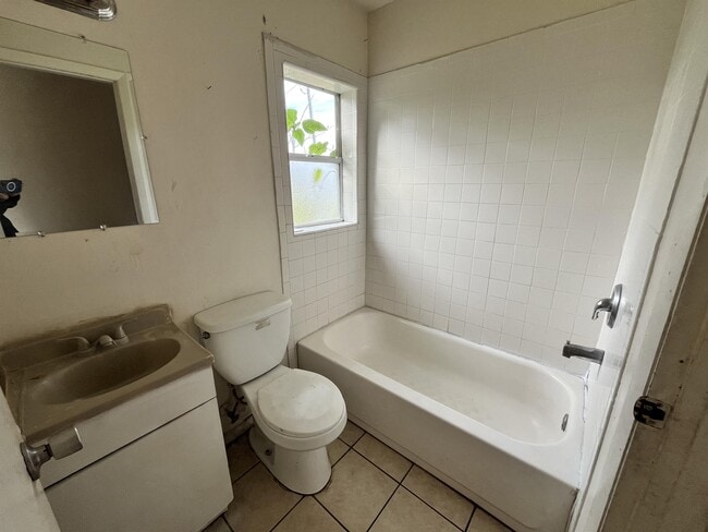 Building Photo - 311 E Magnolia St