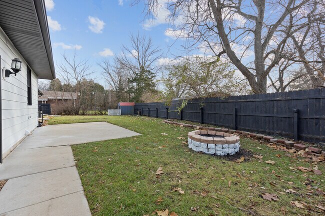 Building Photo - 2158 Pleasure View Rd