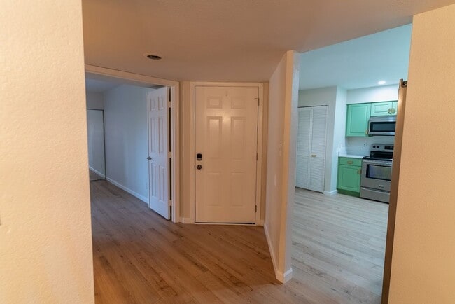 Building Photo - Beautiful 2-bedroom condo is now available...