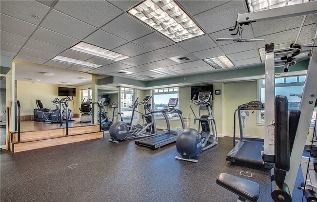 Building Photo - Gorgeous 1-BR + Den, Downtown Kirkland Condo, Steps to the Lake!