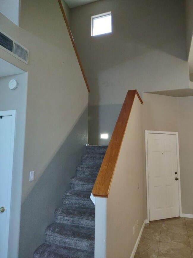 Building Photo - PEORIA ESTATES
