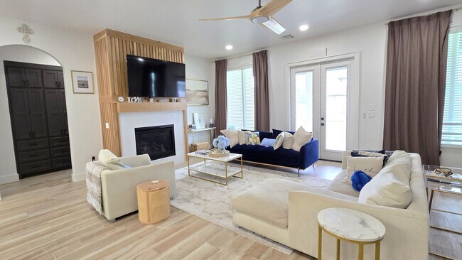 Building Photo - Stunning 4 Bedroom in Edmond