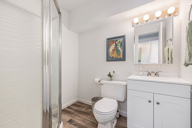 Building Photo - Cozy 2-bed townhome w/ laundry and communi...