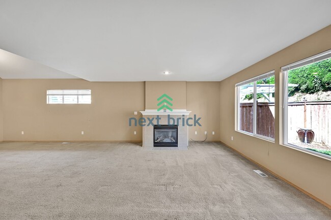 Building Photo - 3 BED & 2.5 BATH TOWNHOUSE FOR RENT