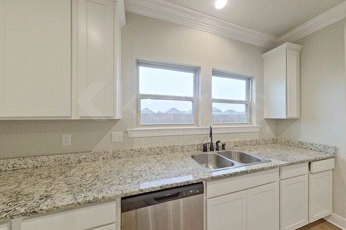 Building Photo - 3212 Rosehill Dr