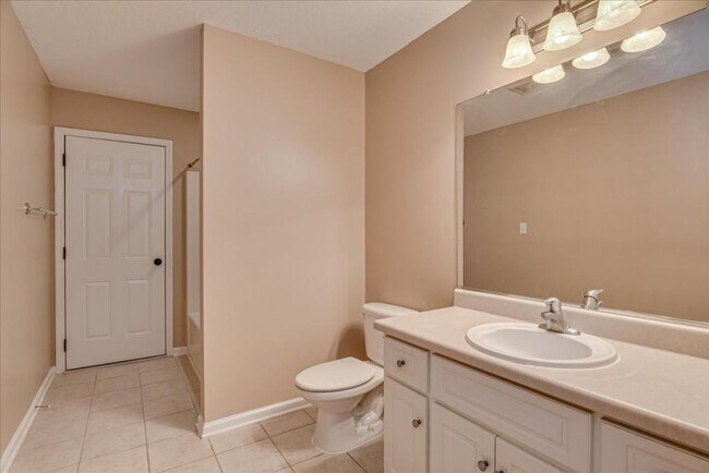 Building Photo - 140 Grove Landing Ct