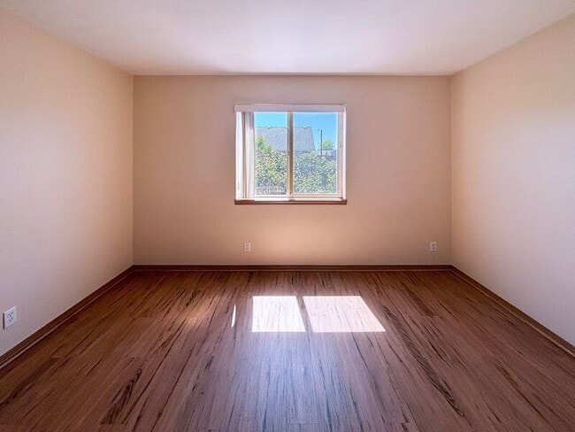 Building Photo - 882 Smith St