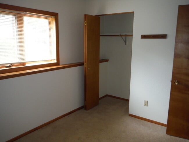 Building Photo - 4 Bedroom Condo- Close to MSU and Downtown Bozeman!