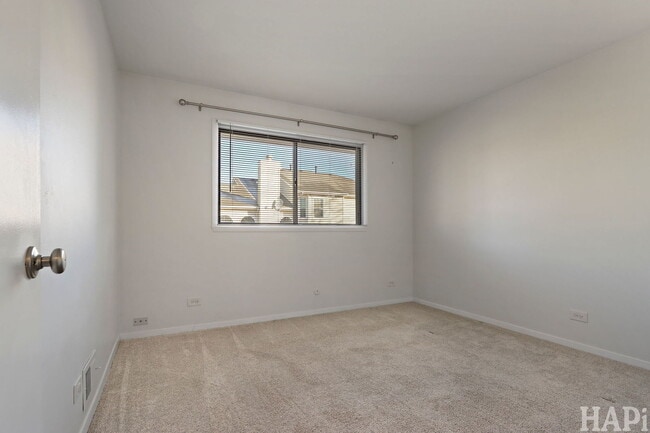 Building Photo - 642 Whalom Ln