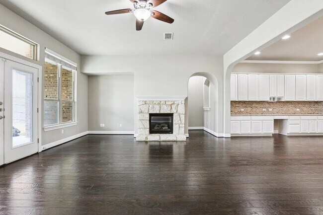 Building Photo - 8804 Vantage Point Dr