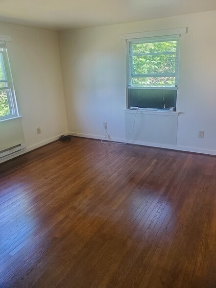 Living Room - 517 S 24th St