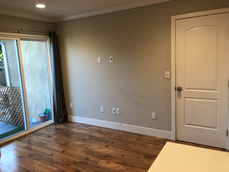 Building Photo - 218 Bradford Dr