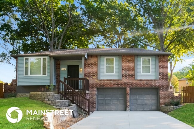 Building Photo - 816 NW Buckingham Pl
