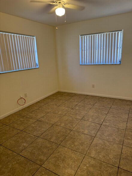 Building Photo - 323 N Lochview Terrace