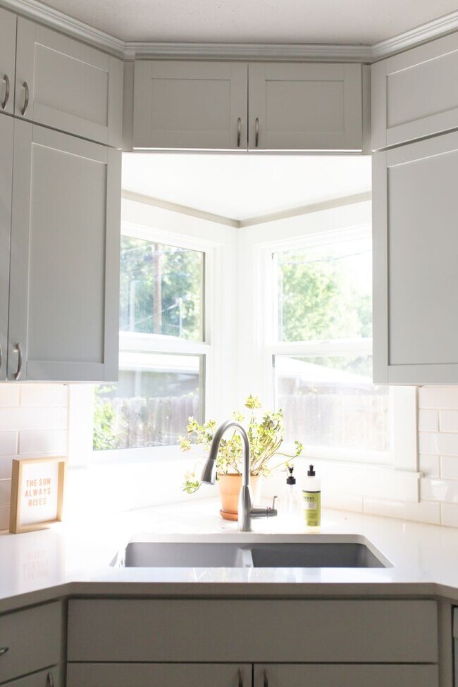 Building Photo - Cozy 2-Bedroom Retreat in North End Boise: Fantastic Location with Elegant Upgrades