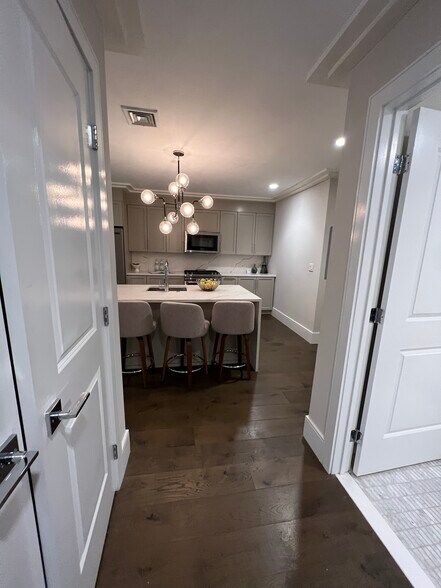 Building Photo - 214 Market St