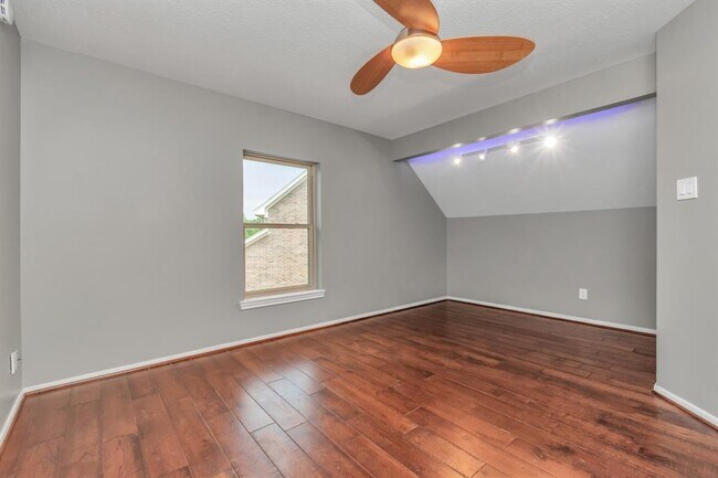 Building Photo - 4611 Bermuda Dr